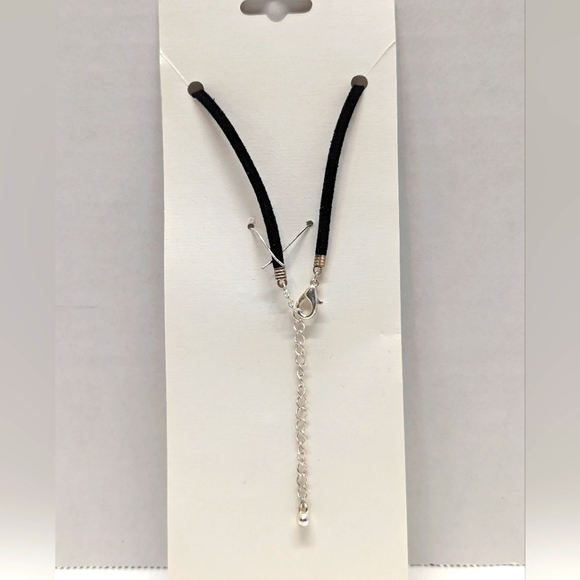 Black Suede Choker and Earrings - Picture 3 of 3